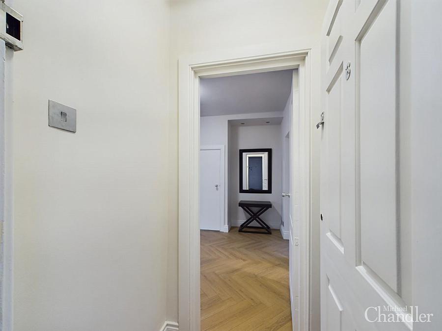 Apt 6 Holyrood Manor