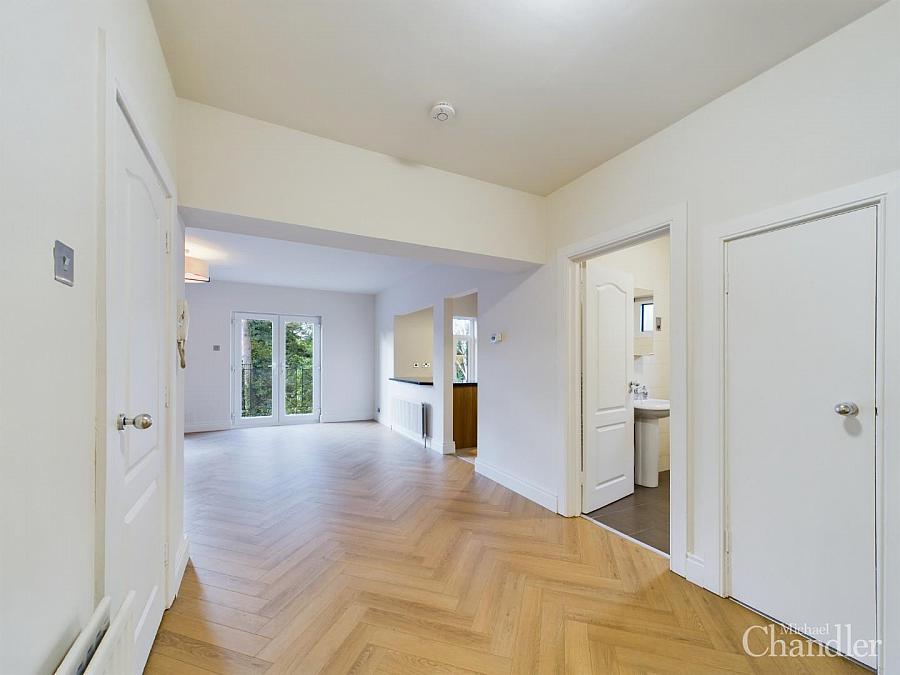 Apt 6 Holyrood Manor