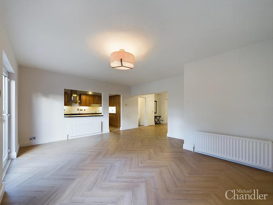 Apt 6 Holyrood Manor