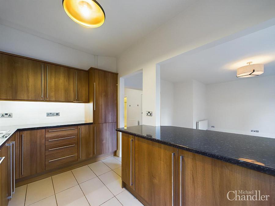 Apt 6 Holyrood Manor
