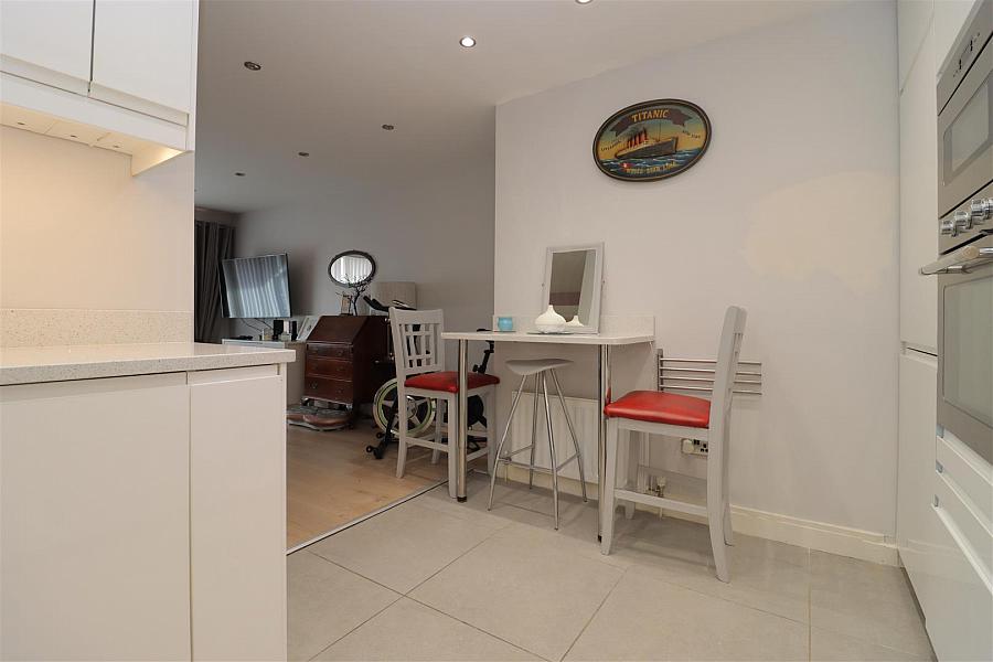 Apt 203 Margarita Plaza 81 Adelaide Street