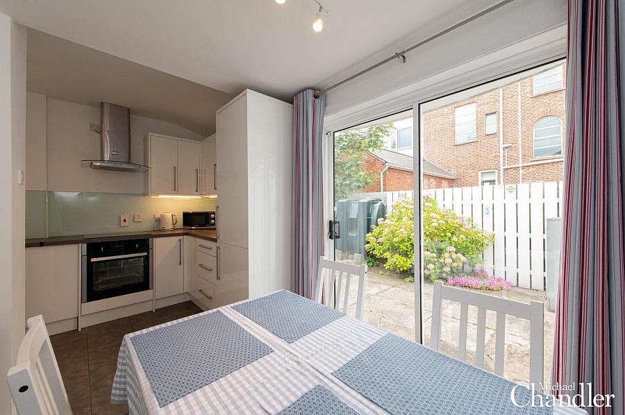 11 Ravenhill Crescent