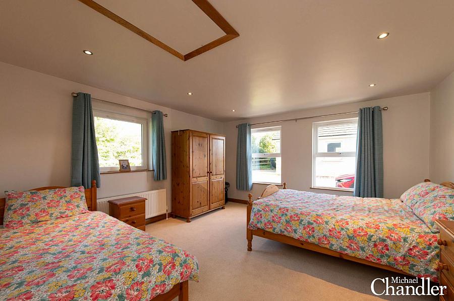 36 Tullyhubbert Road