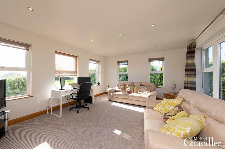 36 Tullyhubbert Road