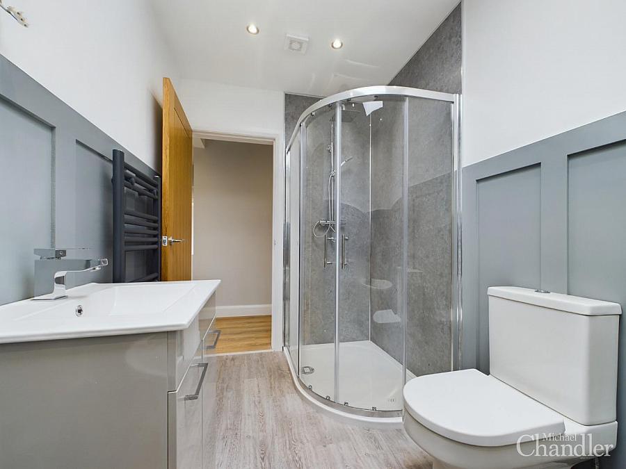 12 Glennor Crescent