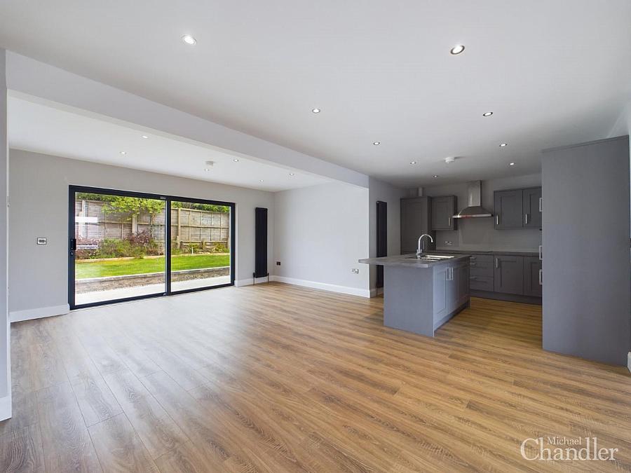 12 Glennor Crescent