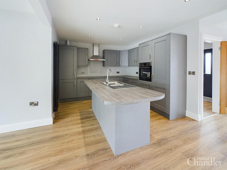 12 Glennor Crescent