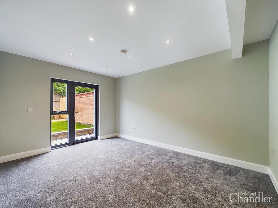 12 Glennor Crescent