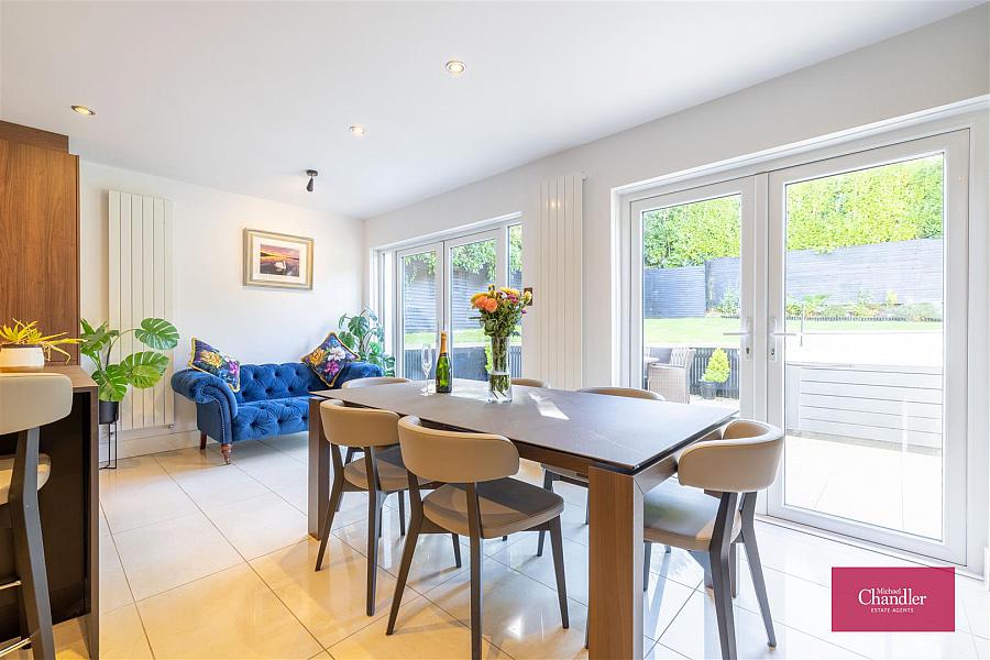 6 Glen Road