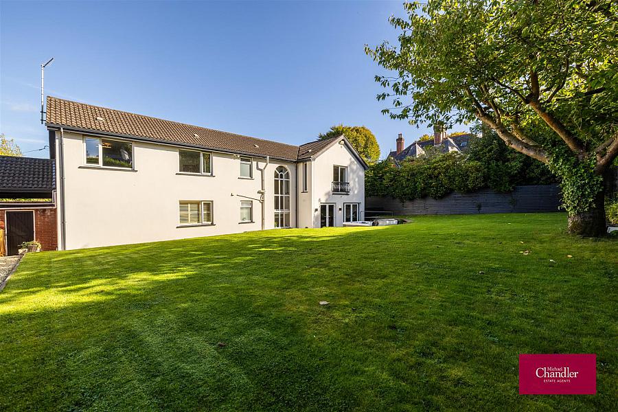 6 Glen Road