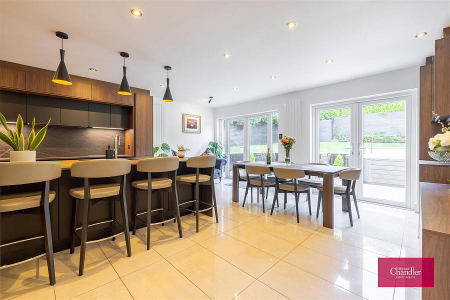 6 Glen Road