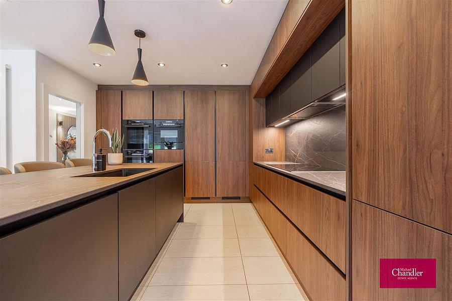 6 Glen Road