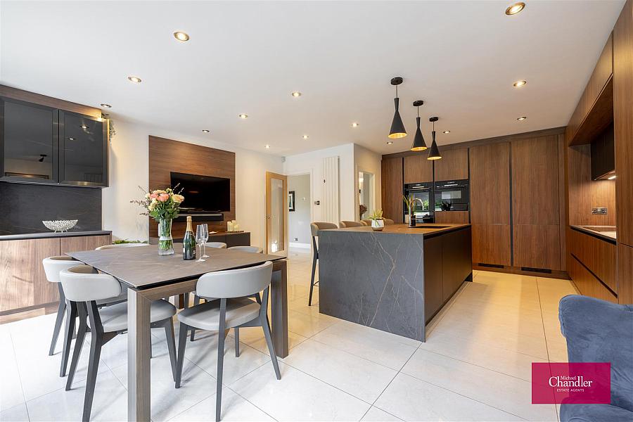 6 Glen Road