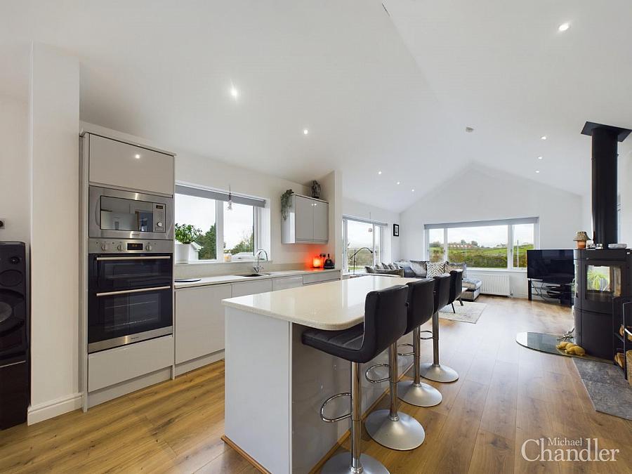 82A Manse Road 82A Manse Road