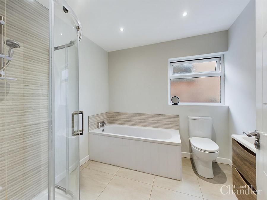 19 Glennor Crescent