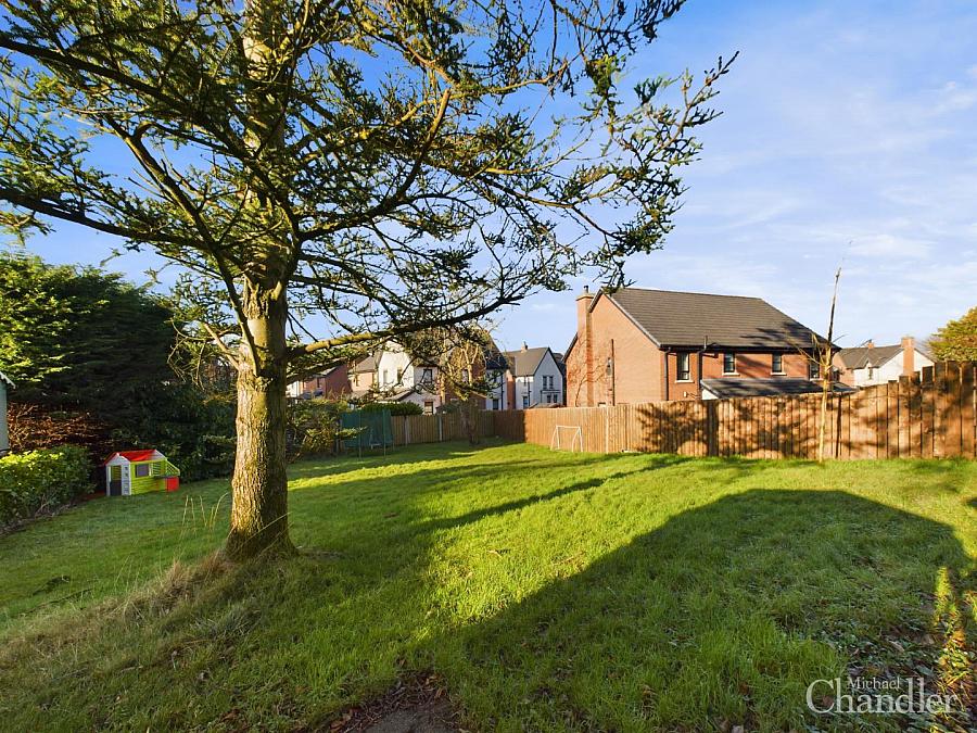 19 Glennor Crescent