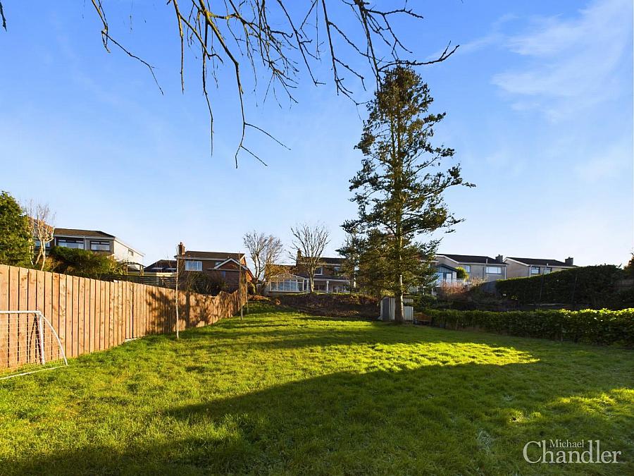 19 Glennor Crescent