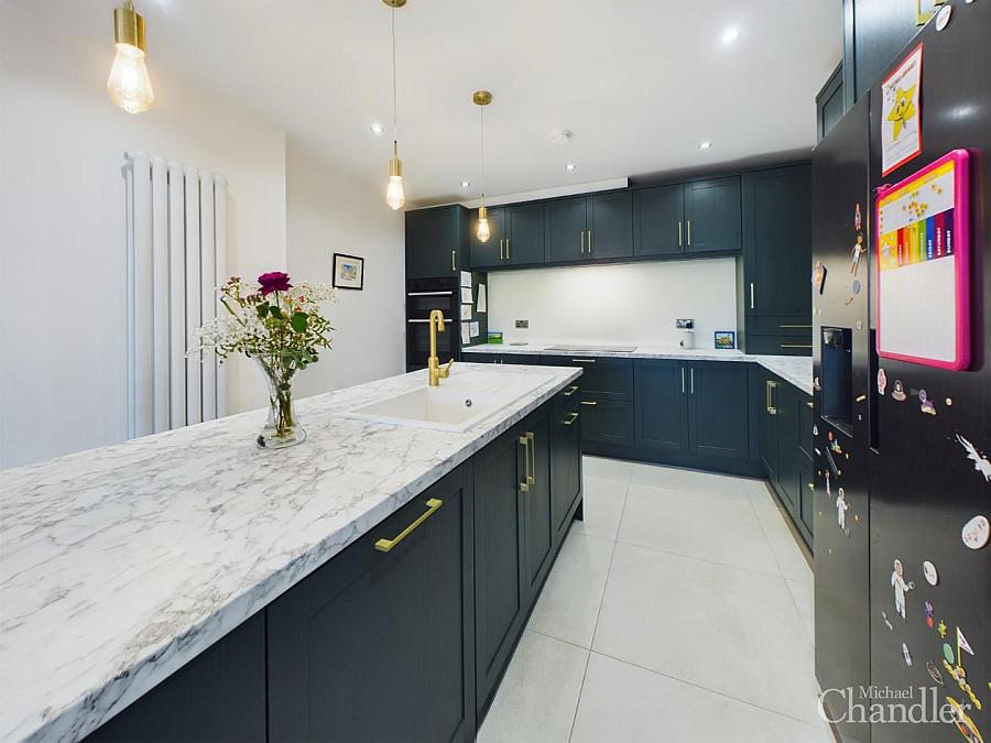 19 Glennor Crescent
