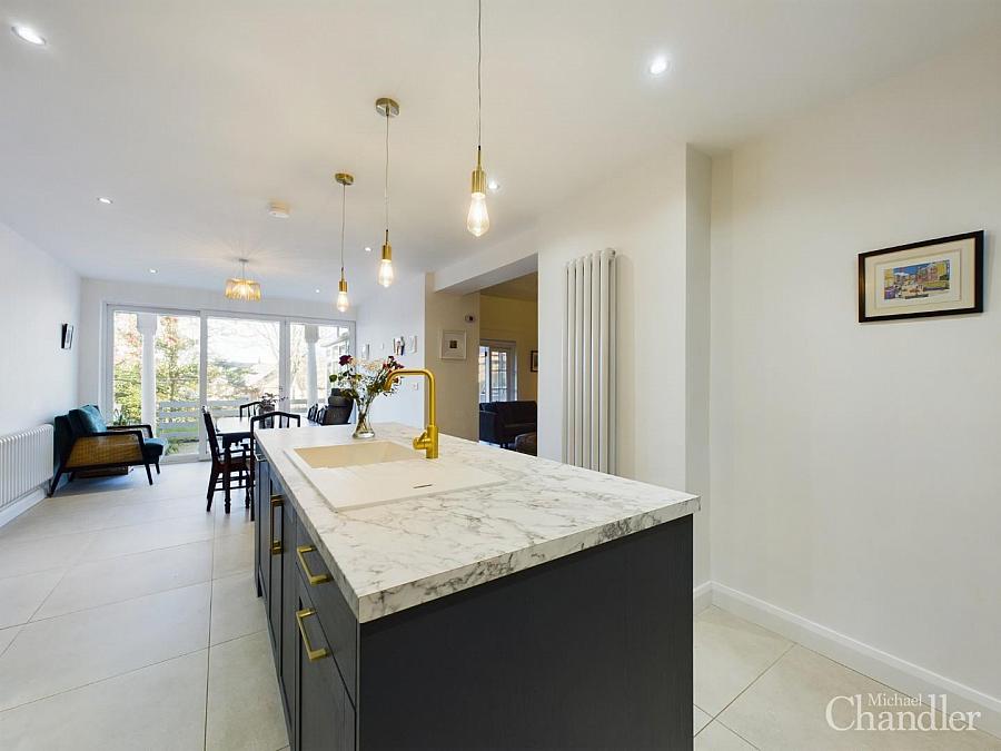 19 Glennor Crescent