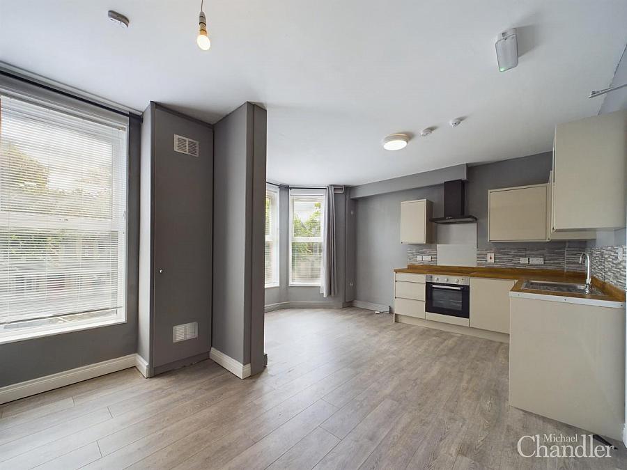Flat 2 90 University Avenue