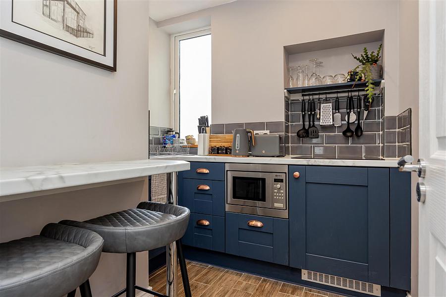 Cafe, Airbnb & Business Opportunity Kings Road