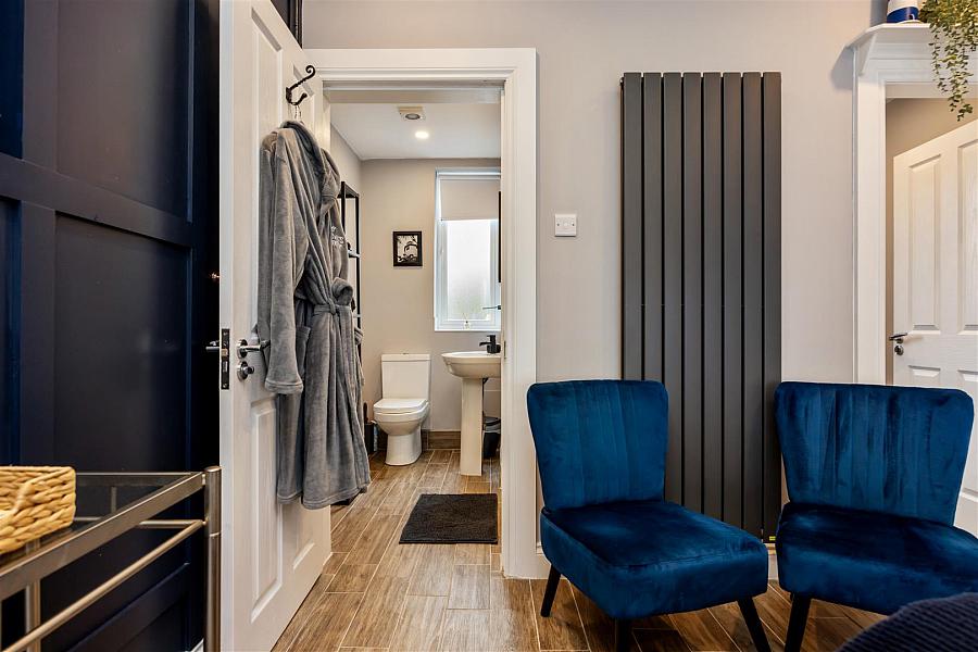 Cafe, Airbnb & Business Opportunity Kings Road