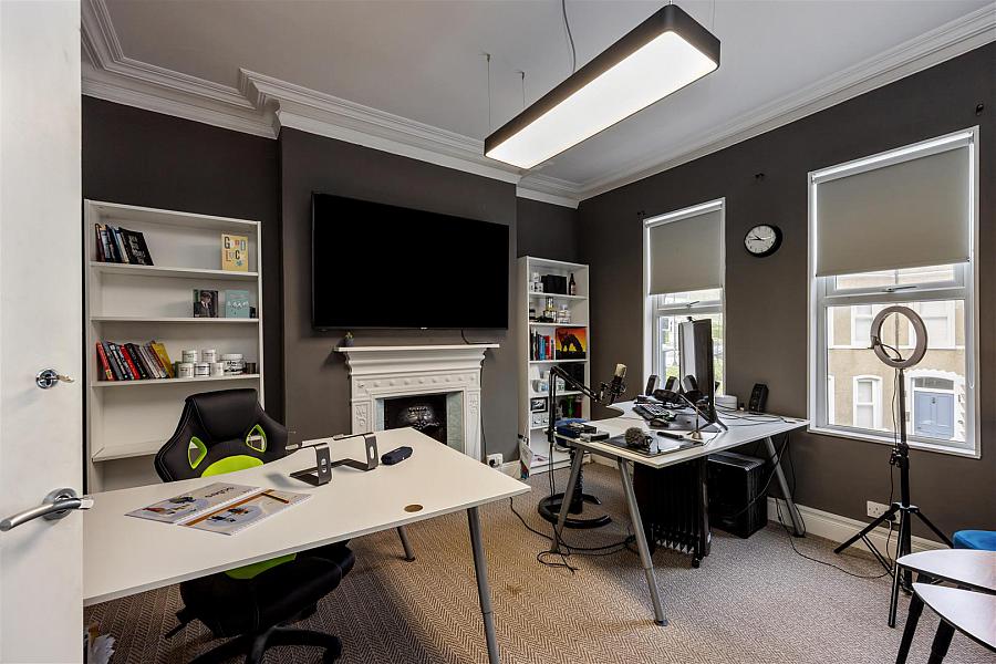 Cafe, Airbnb & Business Opportunity Kings Road