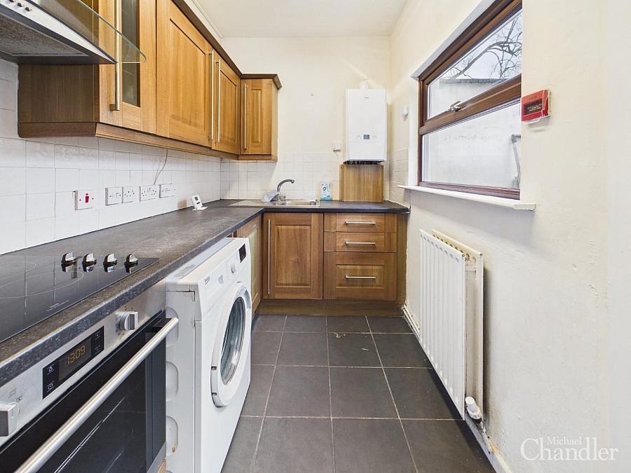 Apt 1, 6 St. Judes Avenue