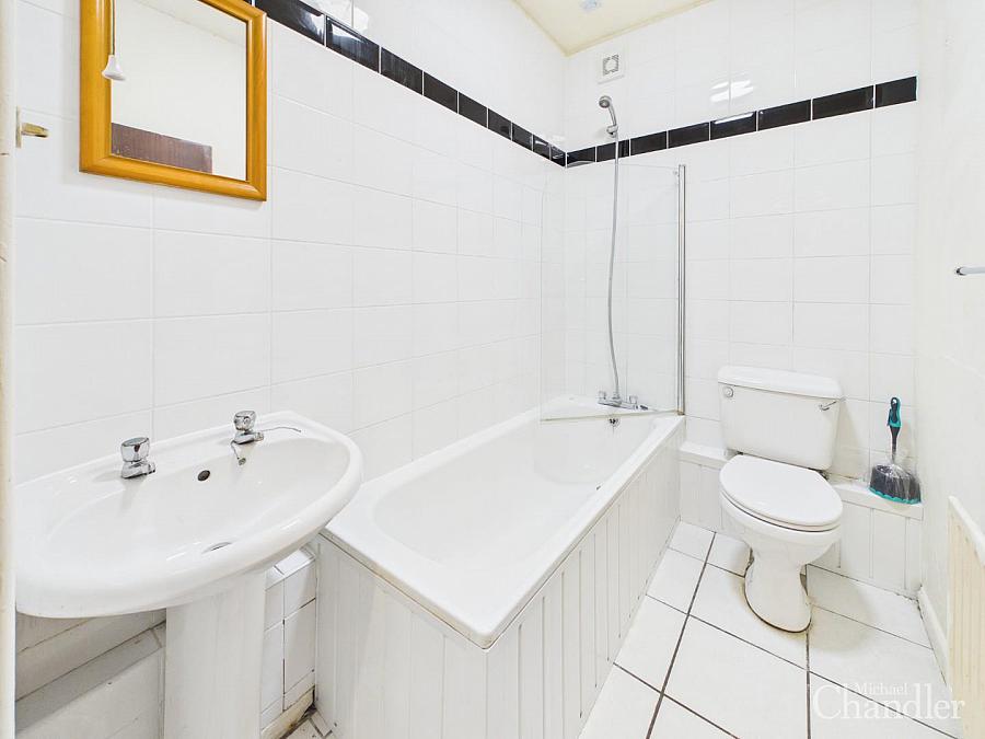 Apt 1, 6 St. Judes Avenue