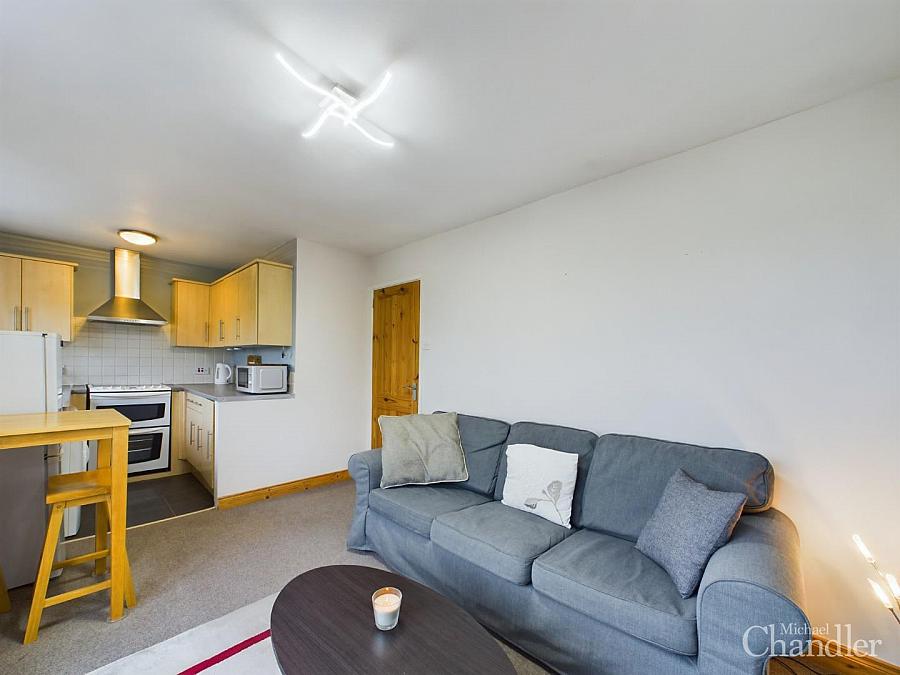 16a Hanwood Drive