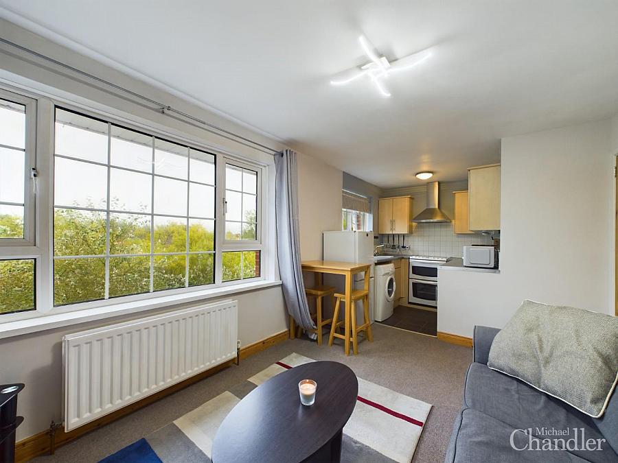 16a Hanwood Drive