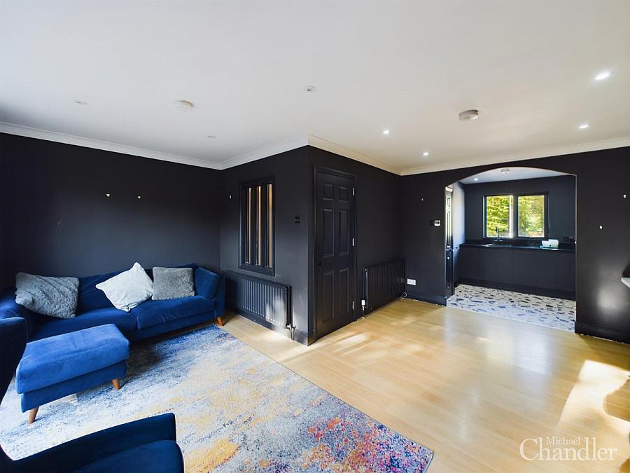 6 Balmoral Mews