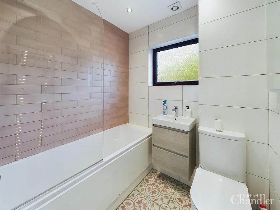 6 Balmoral Mews