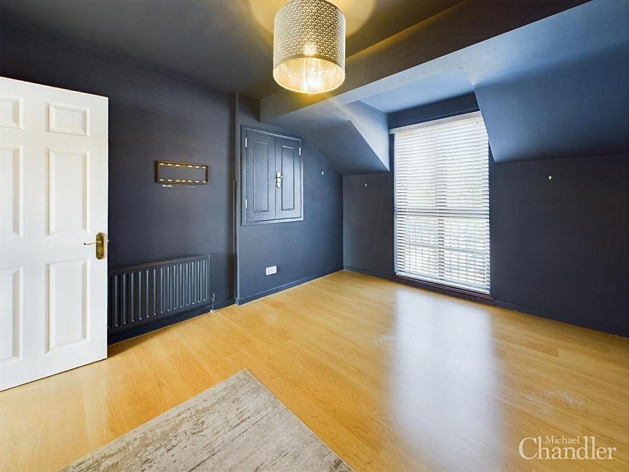 6 Balmoral Mews