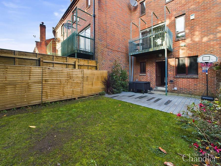 6 Balmoral Mews