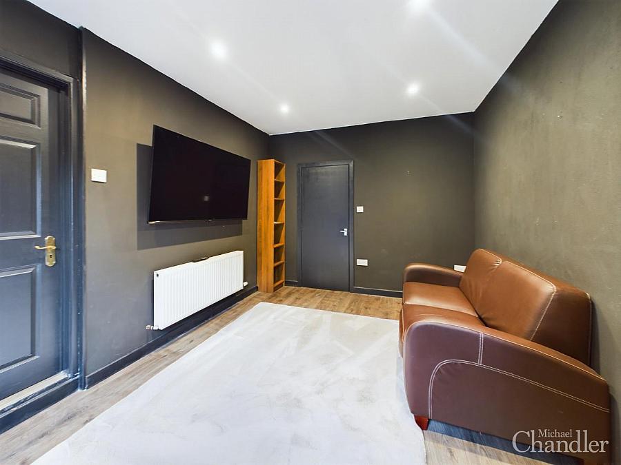 6 Balmoral Mews