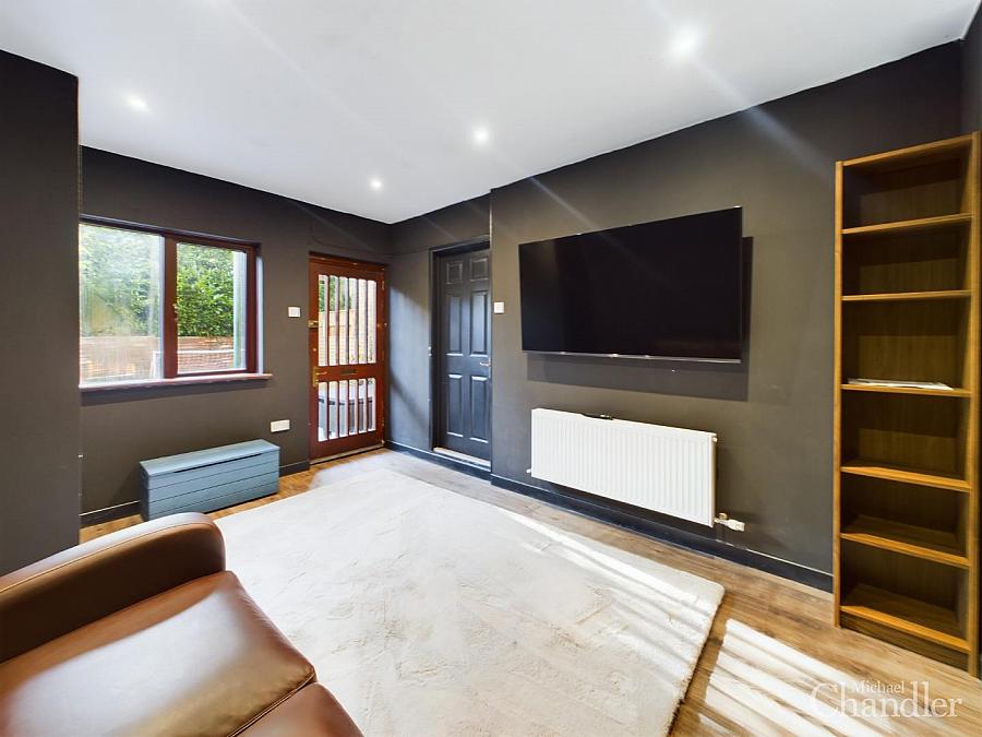 6 Balmoral Mews