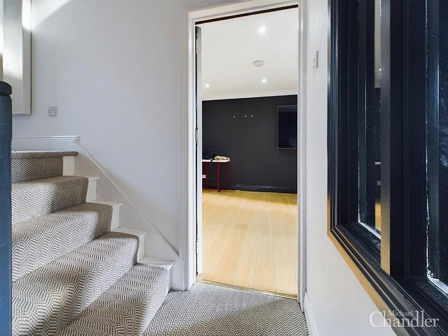 6 Balmoral Mews