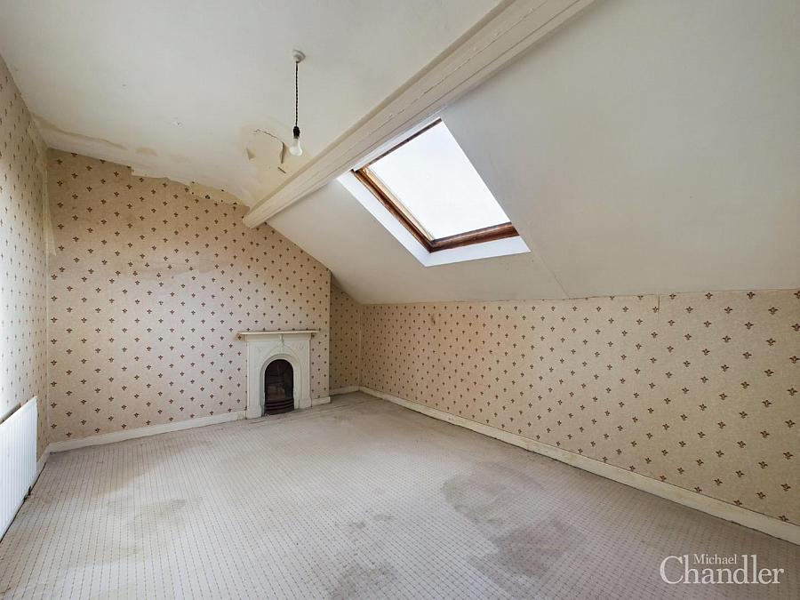 21 Agincourt Avenue