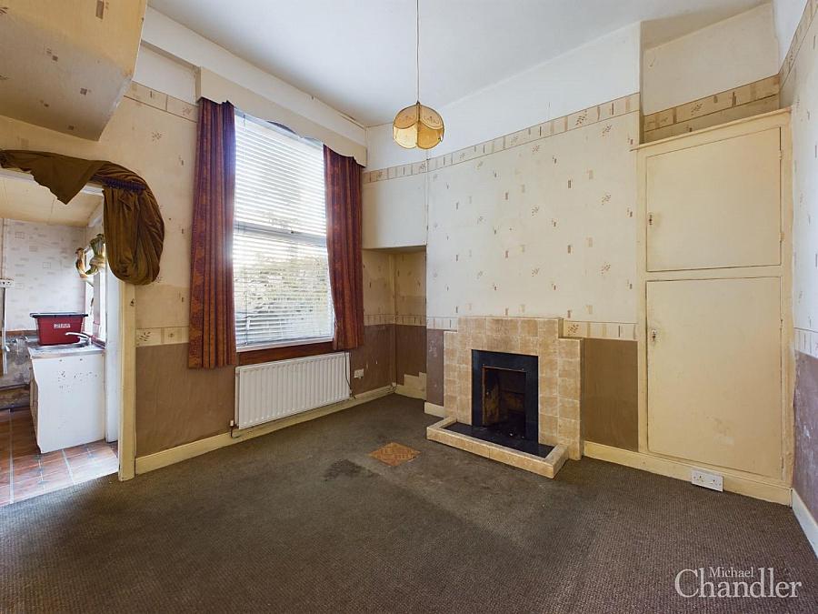21 Agincourt Avenue