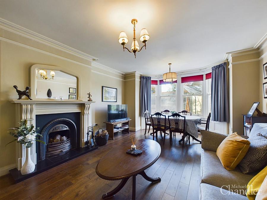 Apt 3 Moyallon Gardens 25 Annadale Avenue