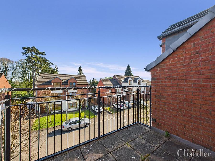 12 Redwood Lane