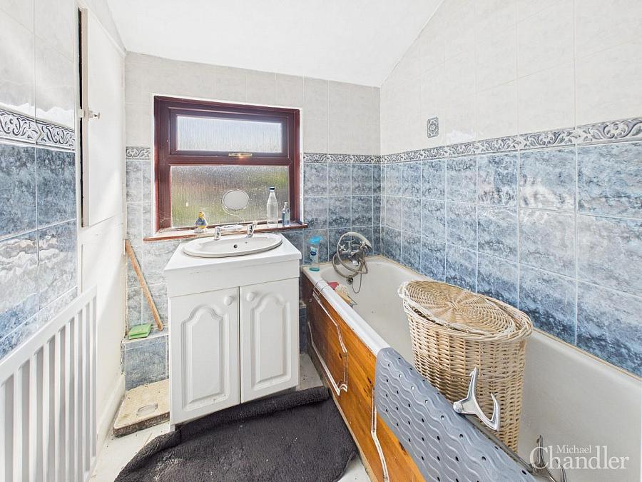 6 Chesterfield Park