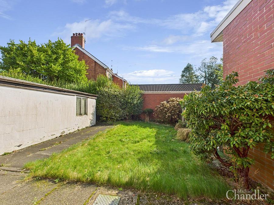 6 Chesterfield Park