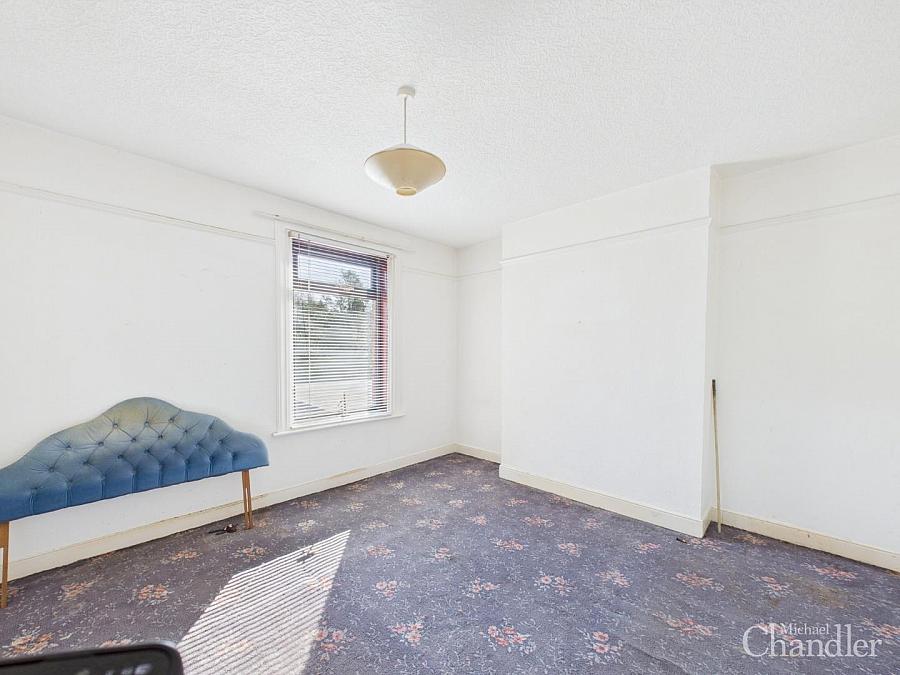 6 Chesterfield Park