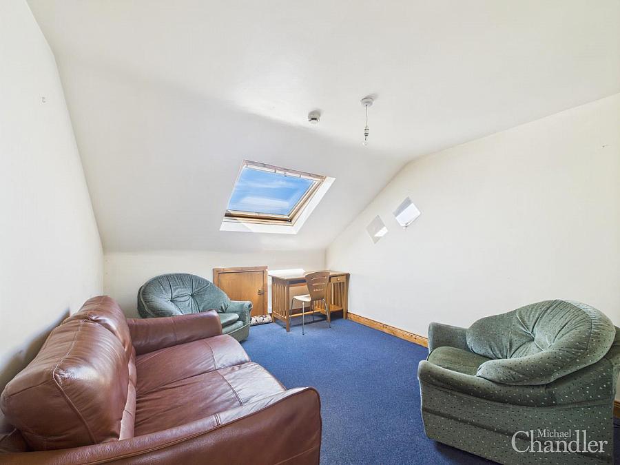 Apt 4 74 Fitzroy Avenue