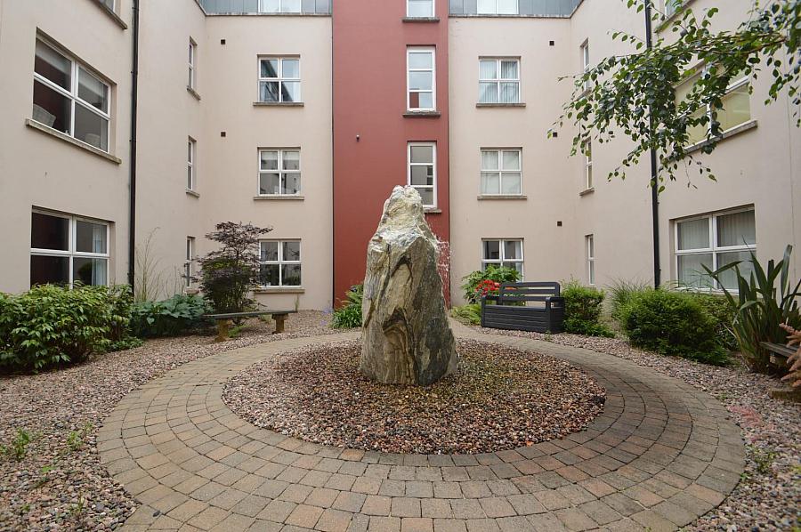 Apt 30 Grafton Court