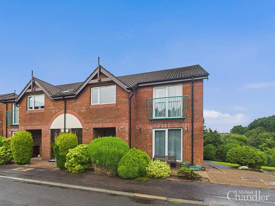 17 Queensfort Court