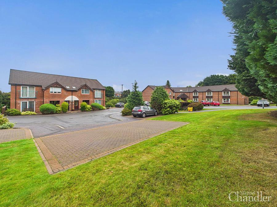 17 Queensfort Court