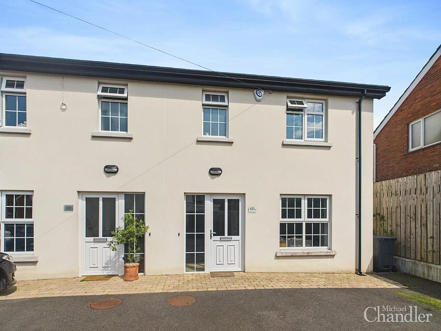 4b Woodbreda Crescent